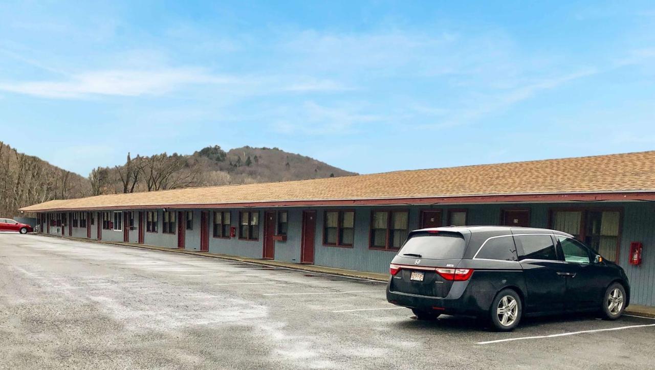 Pleasant Valley Motel West Stockbridge Extérieur photo